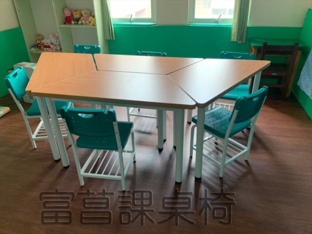 2567-梯形桌教室圖